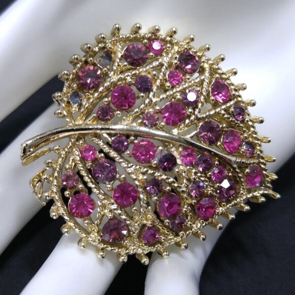 Vintage Heart Shaped Leaf Brooch, Magenta Purple Rhinestones, 1960s, 2 1/8 Inch - Picture 2 of 10